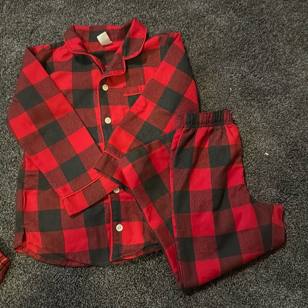 3 pairs of Christmas pajamas, boys size 4/5.